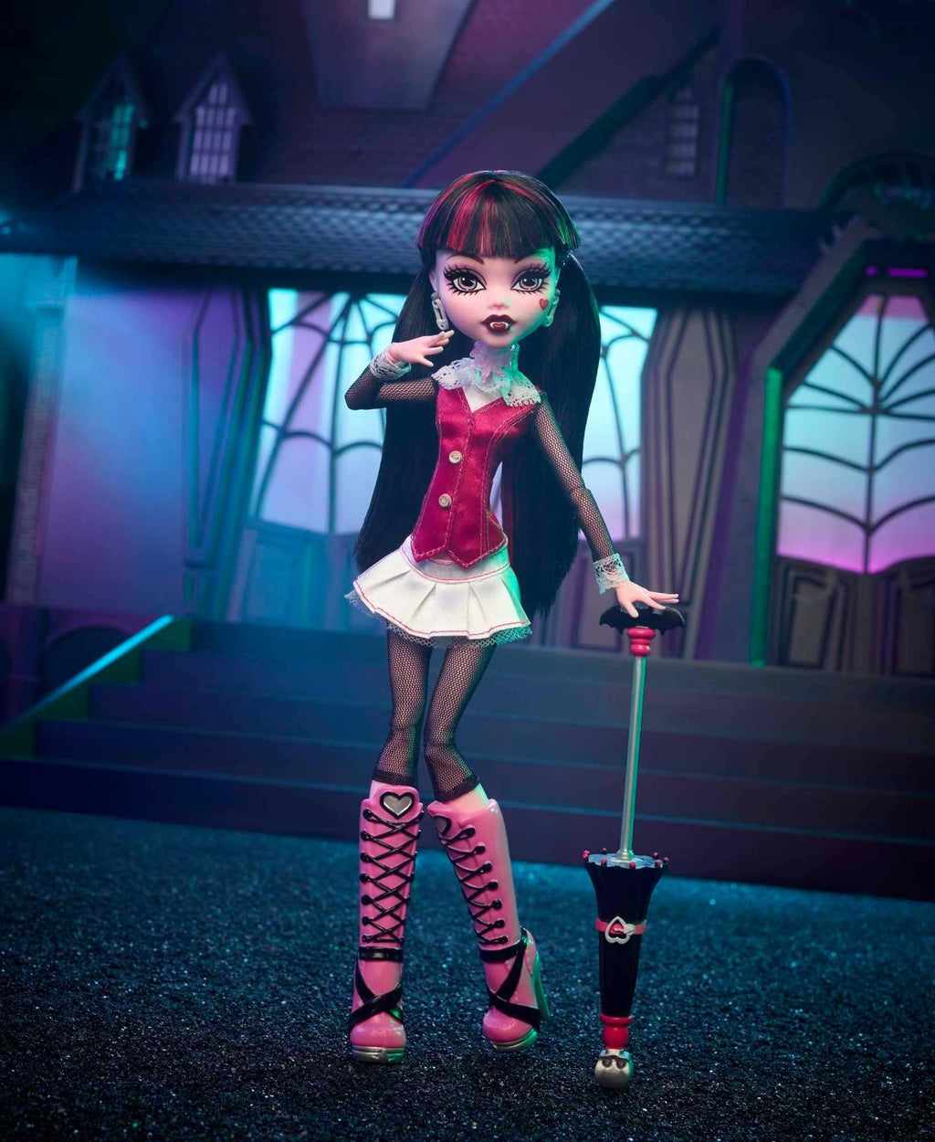 Monster High Draculaura Reproduction Doll with Pet, Display Stand & Accessories G37430
