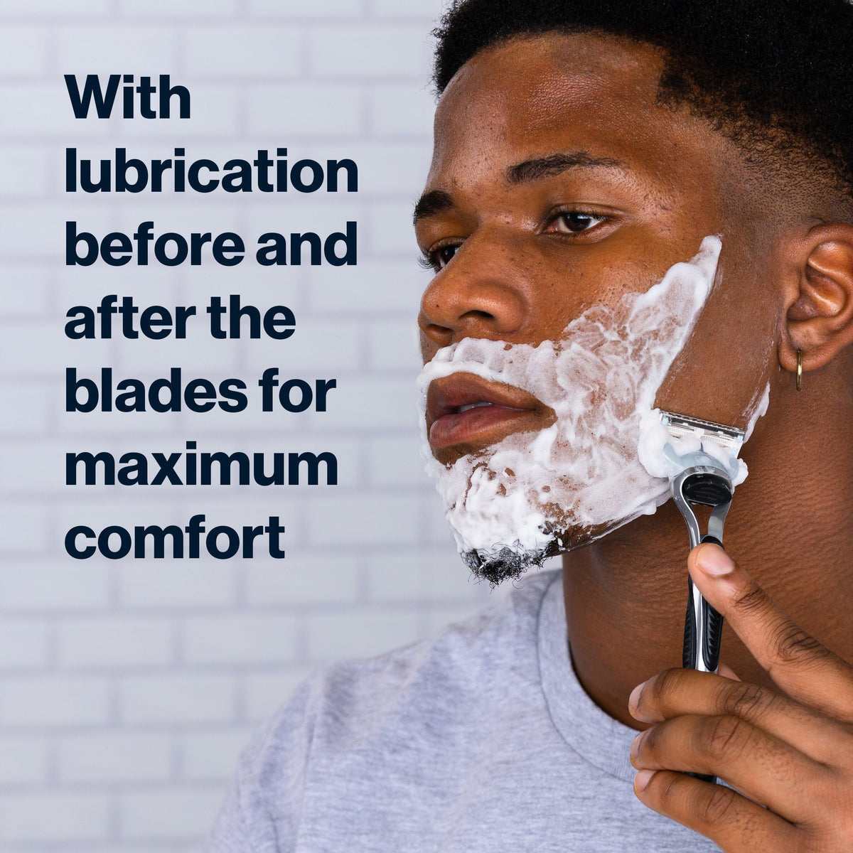 Razor with 4 Blade Refills Y829